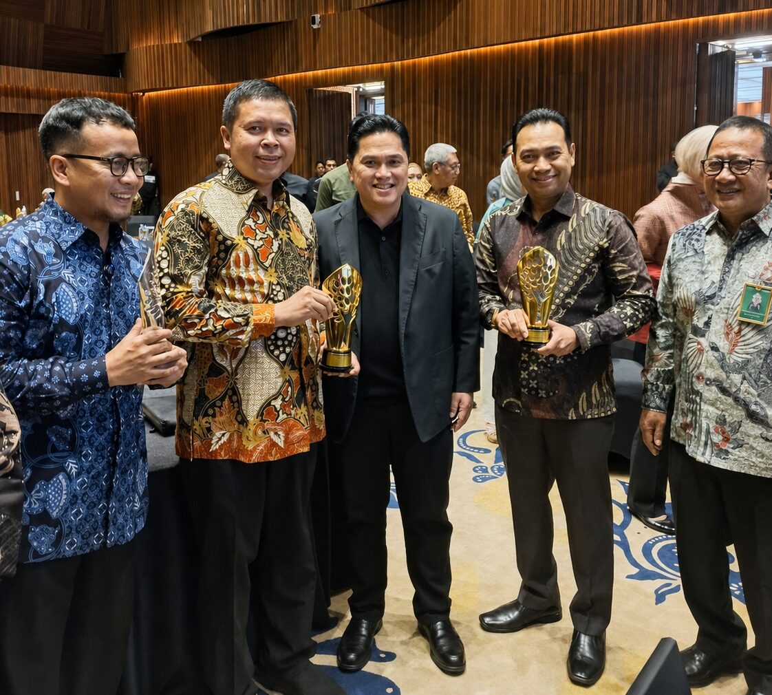 Hendi Sofyan Direktur Utama BPRS Amanah Ummah bersama Menpora Erick Thohir